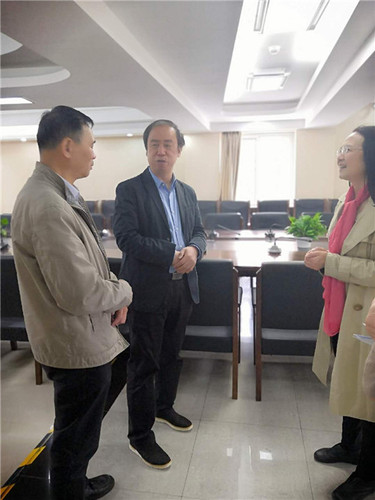 1学院领导和市学生资助事务管理中心张梅副主任进行交流