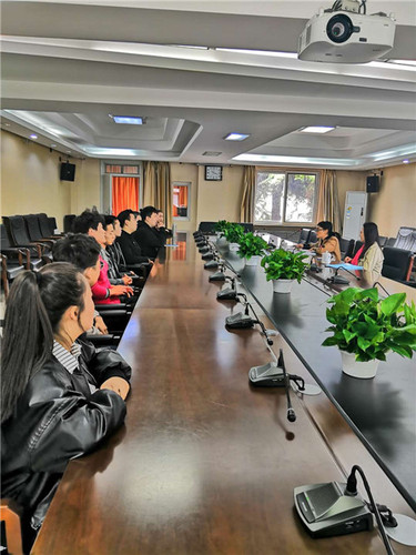 3检查组与部分受助学生进行座谈