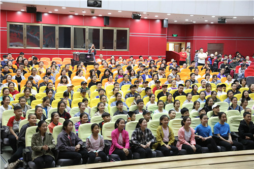 4观影现场学生观众