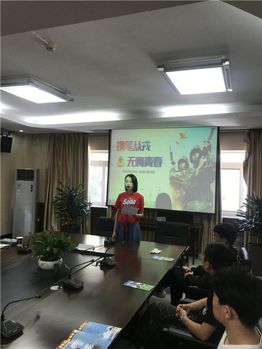 4.李雨瑶同学进行事迹宣讲