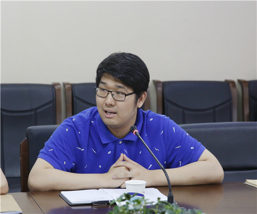 8青年党员刘晓龙发言