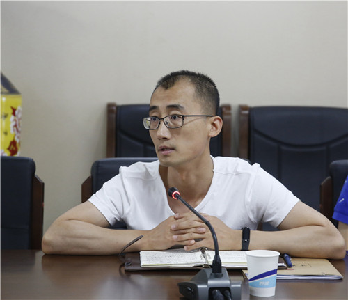 9青年党员高坚发言