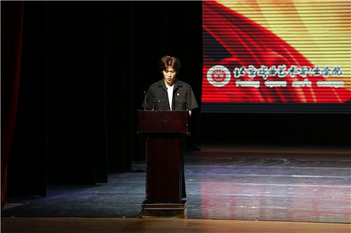 6、毕业生代表戴源鸿发表毕业感言