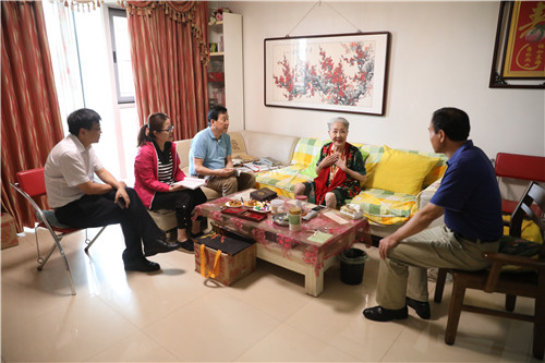 1文旅局领导与孙毓敏院长亲切交谈