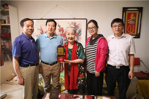 7文旅局领导与孙毓敏院长合影