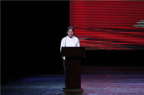 15、高职音乐2019班汪亚楠代表高职新生发言