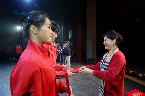 11副院长许翠为学生优秀个人颁奖
