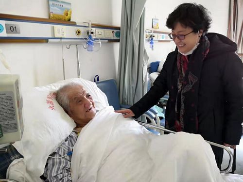 1党委书记毕兆炜慰问路顺老师