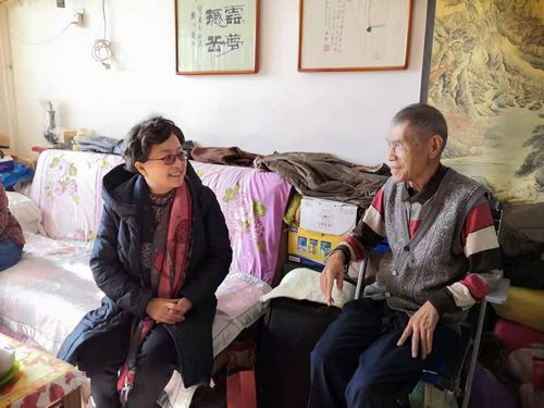 2党委书记毕兆炜慰问王宝君老师