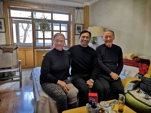 5副院长黄平慰问刘继昌老师夫妇