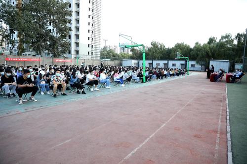 全院高职老生参加开学典礼