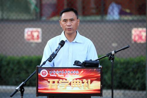 副院长黄平宣布比赛优胜奖及优秀班集体、先进团支部名单