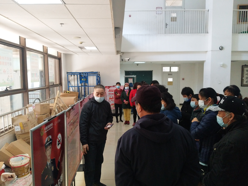 2消防员为各部门安全员讲解消防知识