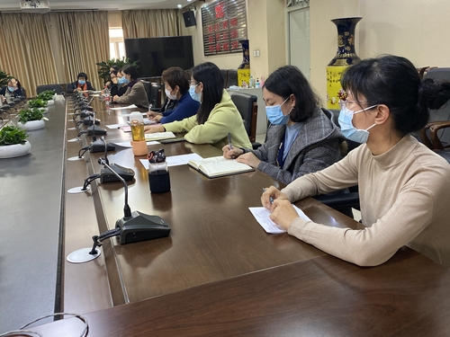 心理辅导教师认真听会2