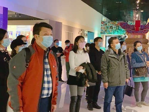 7、党员参观展览