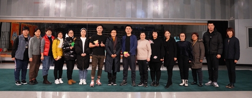 参加决赛的选手合影