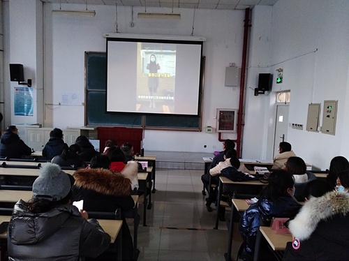 2、院领导、中干、党员共同观看垃圾分类讲解视频