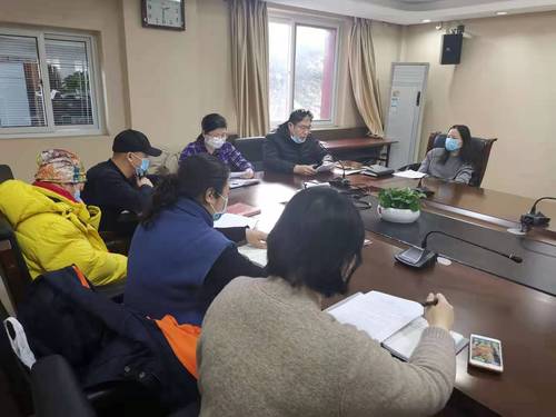 2-综合管理处处长姜文武宣读《关于做好期末及寒假期间疫情防控工作的方案》