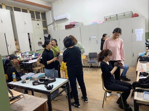 图5 舞美系专业课堂