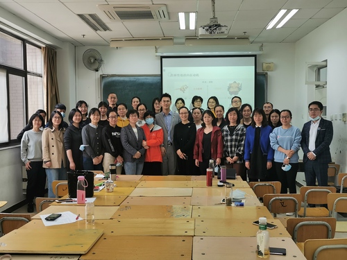 公共教学部全体教师与新励成培训导师合影