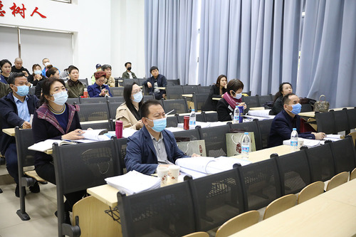 学院聘请五位校外专家评委现场打分