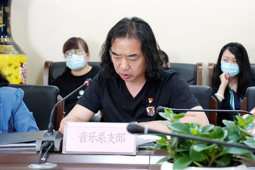 音乐系党支部支部书记祝真伟