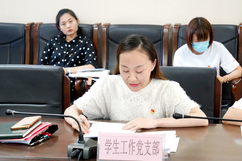 学生工作党支部支部书记李洋