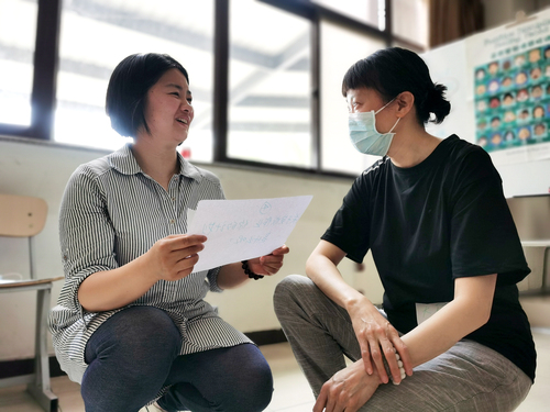 教师们积极参与体验