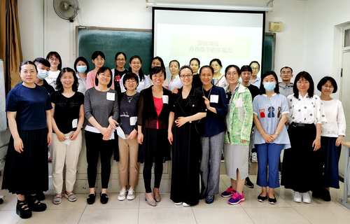 公共教学部全体教师与培训老师合影