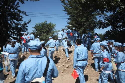 2.同学们体验长征路2