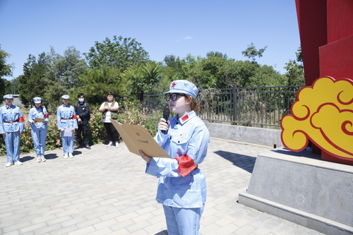 8.高职舞美设计2019级团支部书记韩清同学发言