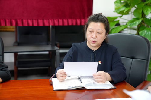 黄珊珊同志在新一届中共北京戏曲艺术职业学院委员会第一次全体会议上宣读选举办法