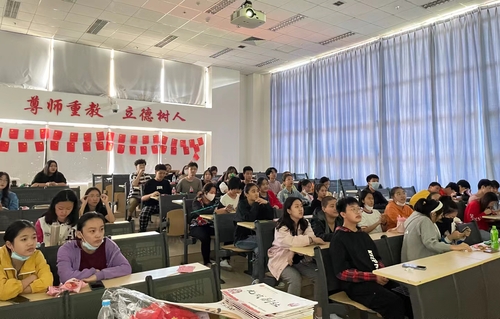 6.同学们观看电影《老师·好》