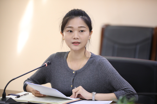 团委书记唐晶晶发言