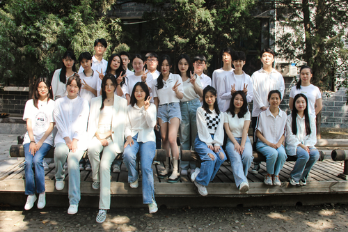 0毕业生合影1
