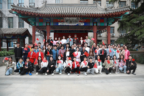 参加活动全体师生合影