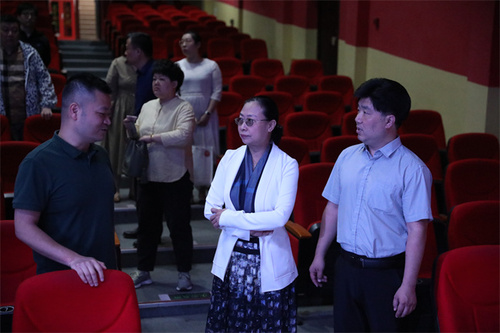 参观北京杂技团剧场