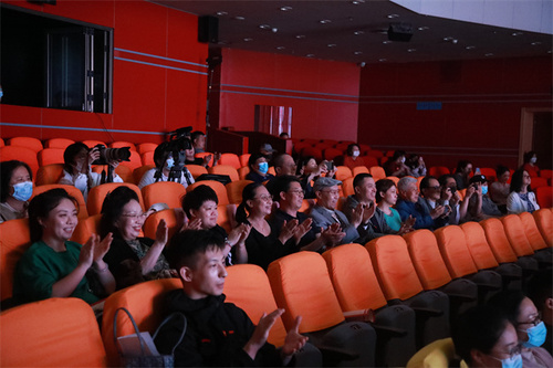 2-1观看《中华美德故事汇》系列舞台短剧·第七辑