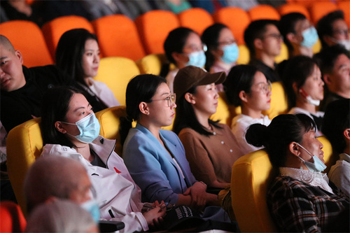 2-2观看《中华美德故事汇》系列舞台短剧·第七辑