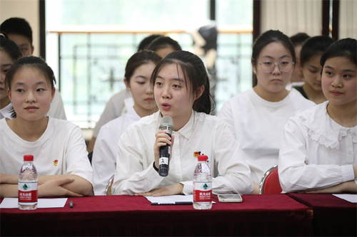 7-1北戏团员代表交流发言