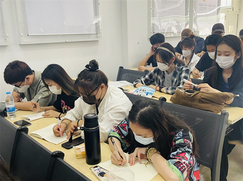 6团学骨干认真做好学习笔记