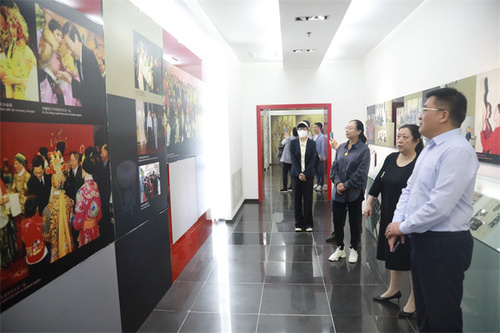 参观少儿戏剧场京剧展2