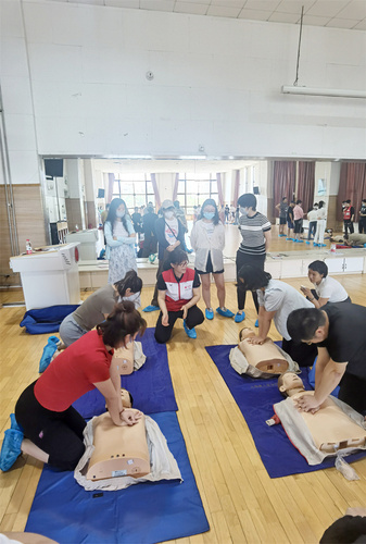 实操练习心肺复苏胸外按压2