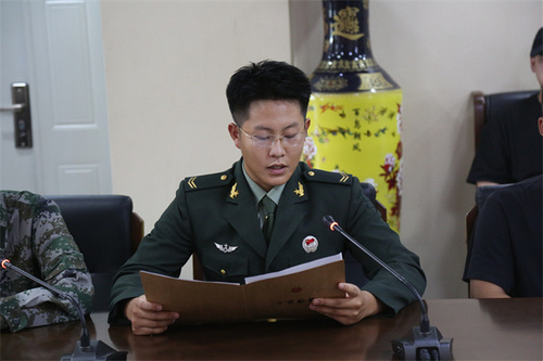 图4 在校退伍老兵代表发言