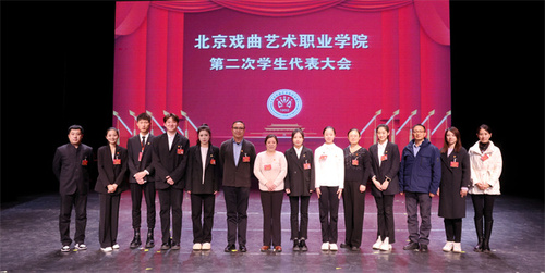 图20学院领导与第二届学生委员会委员合影