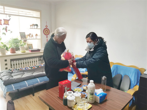 1、黄珊珊书记慰问史洁萍老师 1、黄珊珊书记慰问史洁萍老师