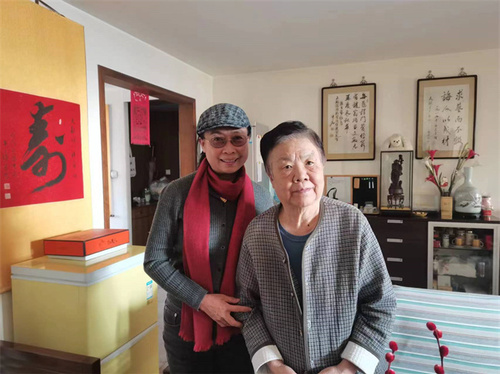 3、秦艳院长慰问李文敏老师 3、秦艳院长慰问李文敏老师