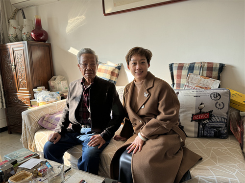 4、吴蕾副院长慰问席裕身老师 4、吴蕾副院长慰问席裕身老师