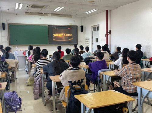 “传承雷锋精神 弘扬时代新风”主题班会5