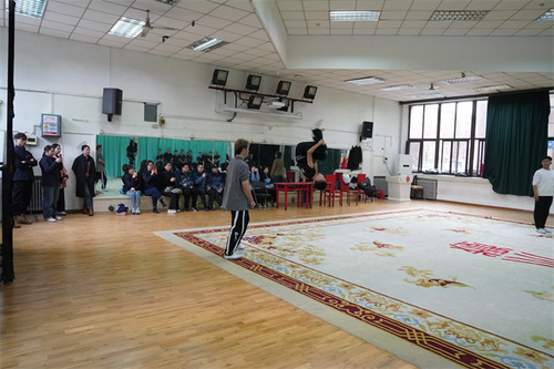 14、观摩京剧系学生课堂2